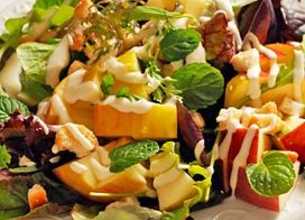 Salade pommes et croûtons au Délice de Camembert