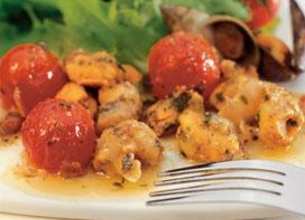 Salade tiède de tomates et coquillages