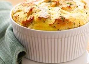 Soufflé au poulet, moutarde à l’ancienne et estragon frais
