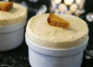 Soufflés glacés à la poire et au pain d'épices