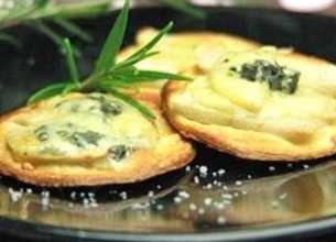 Tartelettes aux poires et au roquefort