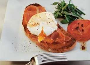 Tartine oeufs pochés au chèvre