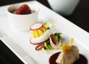 Terrine de foie gras à la compotée de cranberries et d'oignons