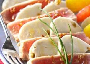 Thon et mozzarella, huile d'agrumes et sésame