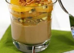 Verrine abricots, pistaches, crème café et crêpe dentelle