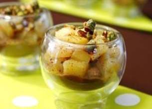 Verrine d'ananas rôti aux épices, mousse café et fruits secs caramélisés