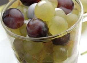 Verrine de raisins, gelée de pommes et sauce au yaourt