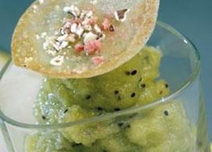 Verrine de sorbet kiwi, feuillantines de beurre salé aux éclats de dragées