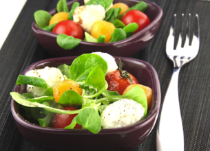 Billes de melon, mozzarella et tomates