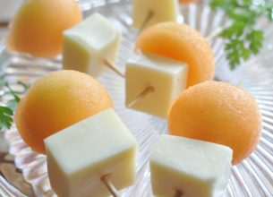 Mini brochettes de fromage et de melon