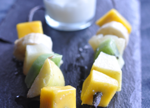 Brochettes de fruits dorés à la vanille