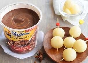 Billes de poires pochées aux épices douces et sa mousse La Laitière