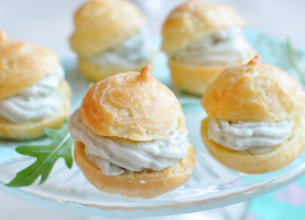 Chouquettes à la crème de Roquefort Société