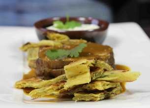 Mignons de chevreuil au curry, raïta et frites de galettes indiennes