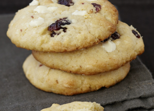 Cookies au chocolat blanc, coco et cranberries