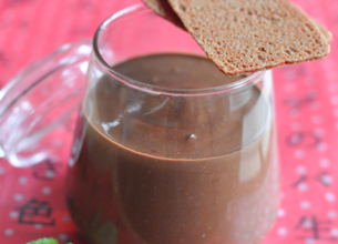 Verrine de chocolat mentholé, tuile craquante au cacao