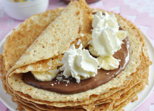 Crêpes au chocolat, banane et chantilly