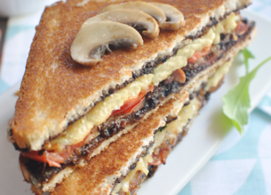 Croque-monsieur aux champignons et olives