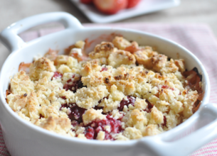 Crumble à la rhubarbe et aux fraises
