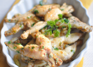 Cuisses de grenouille au beurre persillé