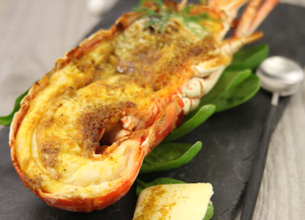 Demi-langouste grillée au beurre et curry