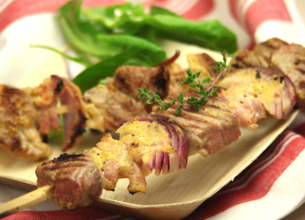 Brochettes d’échine de porc à la moutarde