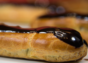 Eclairs au chocolat, glaçage brillant