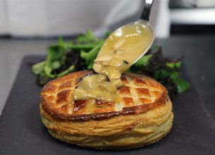 Feuilleté forestier de volaille au comté
