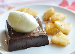 Fondant tiède au chocolat et ananas