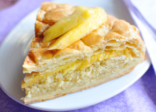 Galette des rois à la mangue et à la cannelle