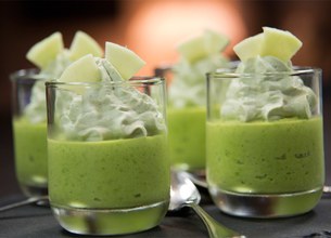 Gaspacho de petits pois, chantilly au thé matcha