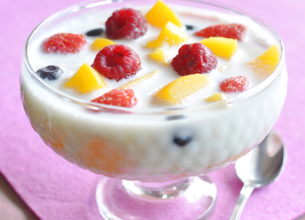 Gelée de pêches et fruits rouges, crème de yaourt