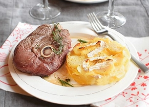 Gigot d'agneau et son gratin au camembert 