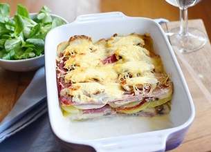 Gratin de pommes de terre, jambon et champignons 