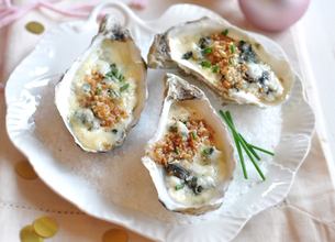 Huîtres chaudes gratinées au Roquefort Société 