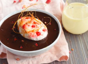 Iles flottantes au chocolat et aux pralines roses