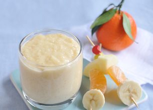 Semoule au lait saveur vanille La Laitière et ses brochettes de fruits
