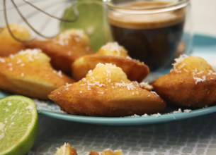 Madeleines à la noix de coco et au citron vert