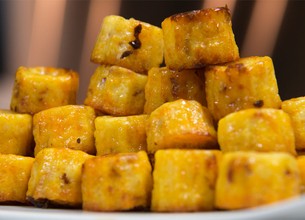 Mini-cannelés au chorizo et comté