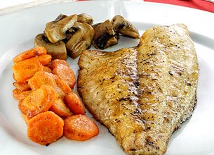 Meunière de dorade aux carottes confites et vinaigrette au beurre vanillé