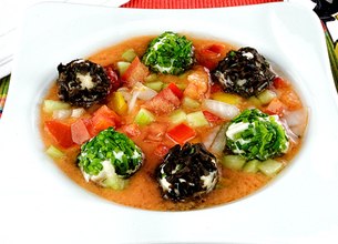 Gaspacho aux billes de chèvre