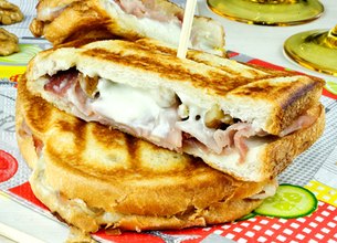 Croque à la crème de roquefort