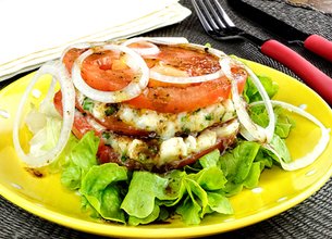 Millefeuille de tomates au chèvre frais