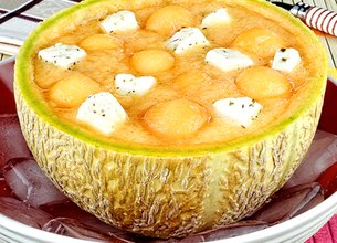 Soupe de melon aux dés de fromage Salakis
