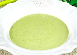 Velouté de petits pois nouveaux au roquefort