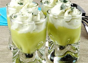 Verrine de gaspacho avocat et Roquefort