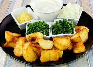 Le bibeleskäs pommes de terres sauce au yaourt et aux herbes