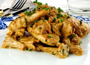 Aiguillettes de volailles aux girolles