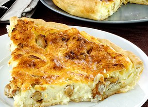 Tarte salée aux girolles et au fromage de chèvre