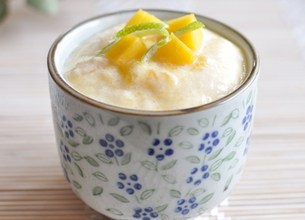 Mousse à la mangue, gingembre et citron vert
